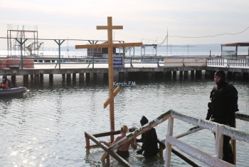 Новости » Общество: Морская вода в Крыму на Крещение прогреется до 10 градусов