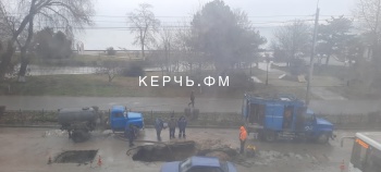 Новости » Общество: Центр Керчи до вечера будет без воды из-за работ на Свердлова