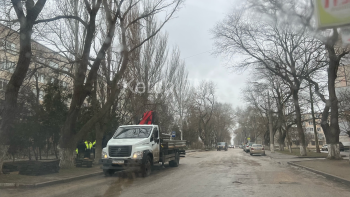 Новости » Общество: На тротуарах ул. Гагарина начали снимать плитку