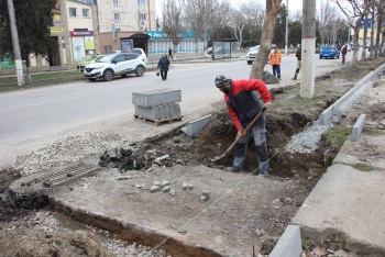 Новости » Общество: В Керчи рассказали, где хотят отремонтировать тротуары в этом году