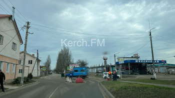 Новости » Общество: На улице Шевякова водоканал разрыл новый асфальт