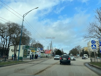 Новости » Общество: На Орджоникидзе в Керчи заменили «лежачего полицейского», который устроил водителей