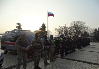 Новости » Общество: Руководство полиции Керчи провело единый строевой смотр личного состава