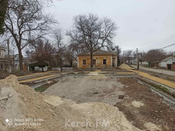 Новости » Общество: На детской площадке в Капканах уже видны очертания пространства для керчан