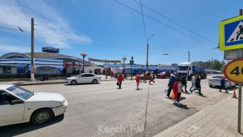 Новости » Общество: На автовокзале в Керчи сломался светофор