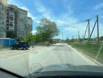 Новости » Общество: Осуждённые приводили в порядок обочины на Индустриальном шоссе