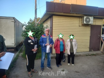 Новости » Общество: Свет для всех или 2 метра огорода картохи: в Керчи воюют дачники