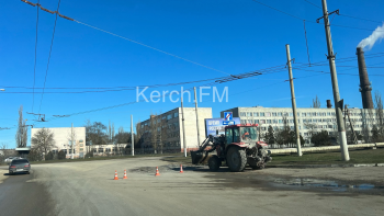 Новости » Общество: Часть дороги около троллейбусного парка частично открыли