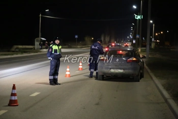 Новости » Криминал и ЧП: Крымчанин попытался дать взятку сотруднику ГИБДД и получил условный срок