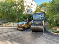 Новости » Общество: В микрорайоне Марат дорожники асфальтируют внутридворовые проезды