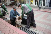 Новости » Коммуналка: В Керчи стали регулярно чистить ливневки