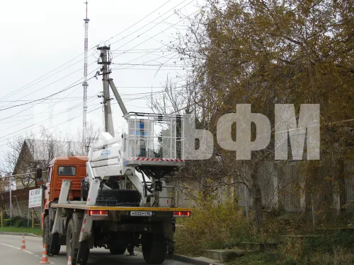 Новости » Общество: Сегодня с самого утра КРЭС совместно с Зеленхозом работает в районе улицы Главной