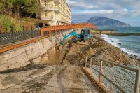 Новости » Общество: В Крыму к 1 апреля обещают восстановить разрушенные штормами пляжи