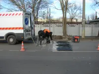 Новости » Общество: В районе остановки "Городок 2" на Вокзальном шоссе продолжают установку "лежачих полицейских"