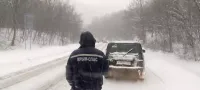 Новости » Общество: Из снежных заносов в Крыму спасатели вытащили 8 авто