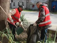 Новости » Общество: Коммунальщики наводят порядок на периферийных улицах Керчи