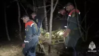 В Крыму спасатели 15 часов несли ночью по горам травмированную туристку