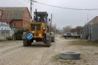 Новости » Общество: В частном секторе Керчи ведутся работы по грейдированию дорог