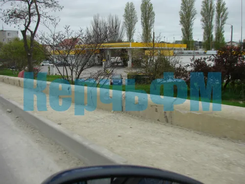 Новости » Общество: На Горьковском мосту Керчи продолжаются работы