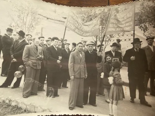 Новости » Общество: С праздником Весны и Труда, керчане!