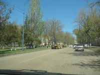 Новости » Общество: В Керчи минувшей ночью продолжили фрезеровать дорогу по Кирова