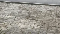 Новости » Общество: С тротуара на Кирова в Керчи решили сделать болото?