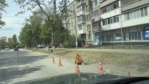 Новости » Общество: На Горького провалилась часть дороги