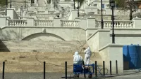 Новости » Общество: Митридатскую лестницу в Керчи домывают