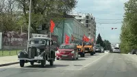 Керчане колонной с флагами проехали по Керчи в честь Дня Победы