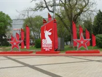 Новости » Общество: Фотозона к юбилею Победы в Керчи готова к фотосессиям