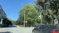 Запрещающий знак пропал: заехать на парковку к фонтану на набережной можно