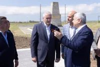 Новости » Общество: Сергей Аксенов проверил состояние памятников в Керчи, посвященных событиям ВОВ