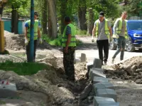 Новости » Общество: Благоустройство придомовых территорий в Керчи не останавливается