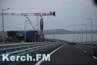 На въезд в Крым перед мостом начали расти очереди