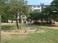 Новости » Общество: В "забытом" дворе МКД Керчи по Войкова, 31 скосили траву