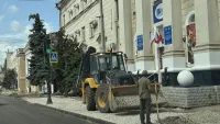 На Свердлова продолжается благоустройство тротуаров