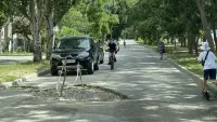 Новости » Общество: Коммунальщики оставили очередную глубокую яму на дороге