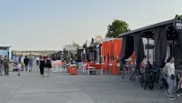 Новости » Общество: Сезон открыт: на набережной Керчи заработали кафешки
