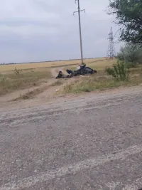 В Крыму легковушку разорвало после удара об дерево
