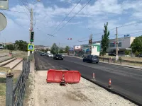 Новости » Общество: В Керчи вдоль микрорайона КУОР полностью заасфальтировали дорогу