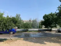 У горбольницы №1 в Керчи бьет огромный фонтан