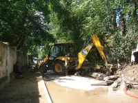 Новости » Коммуналка: В Керчи водоканал ликвидирует очередной серьезный порыв на улице 12 Апреля