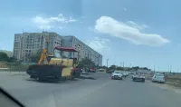 В районе остановки "Нижний Солнечный" в Керчи кладут новый асфальт