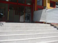 Новости » Общество: У супермаркета "4-М" в Керчи открыли центральный проход к главному входу