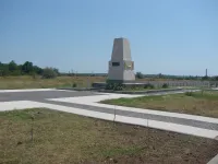 Новости » Общество: У братской могилы расстрелянным керчанам в 1942-1943 годах облагородили территорию