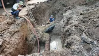 Новости » Общество: На улице 12 Апреля в Керчи все еще ведутся ремонтные работы на водоводе