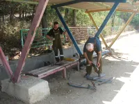 Новости » Общество: Зона отдыха Сморжевского: ремонтные работы, отдыхающие и медузы