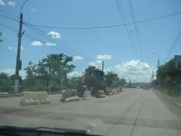 Новости » Общество: На дороге по Свердлова в Керчи сняли асфальт почти до Ворошиловского кольца