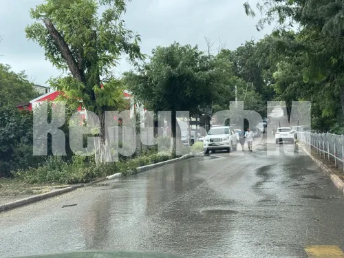 Новости » Коммуналка: На Шлагбаумской произошел порыв водовода