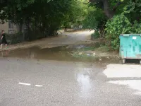Новости » Коммуналка: В поселке Капканы произошел порыв водовода